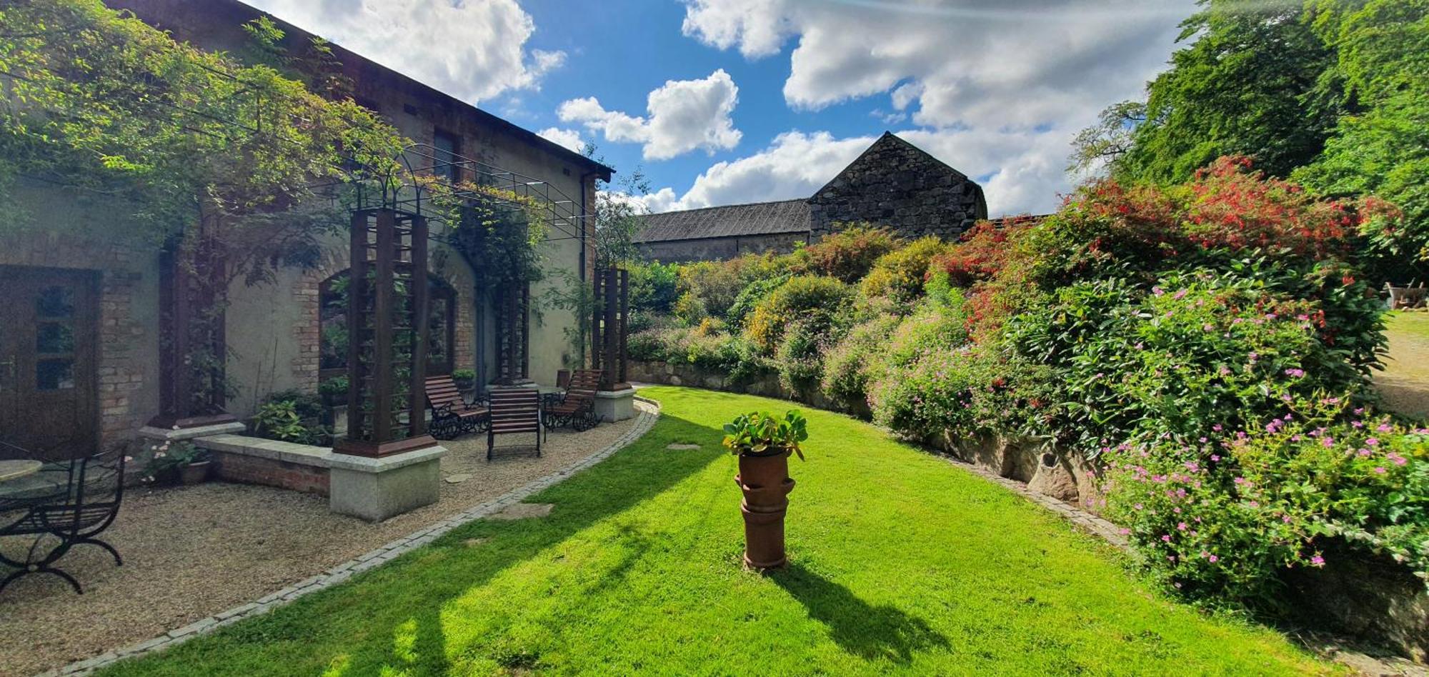 Croneybyrne Courtyard Villa Clara Exterior photo